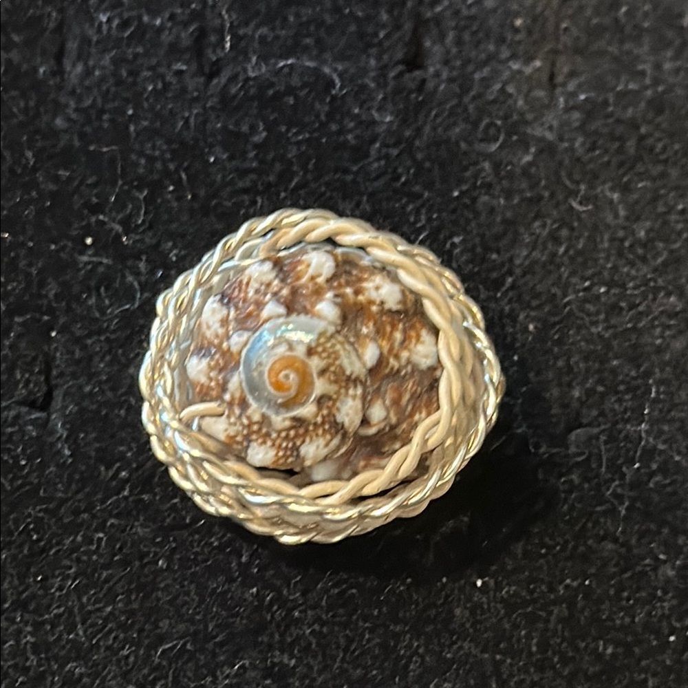 Elegant Silver and Tan Shell Ring